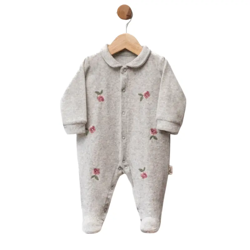 Grenouillère bébé en velours avec fleurs brodées